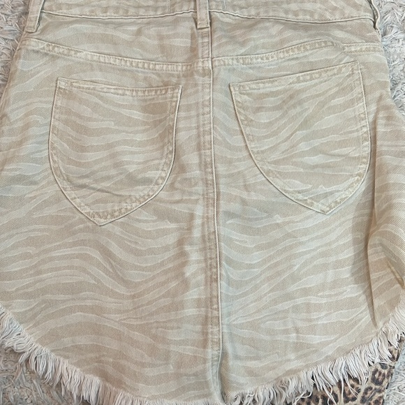 We The Free. EUC. Animal Print Jean Skirt. Size 26. - Picture 4 of 4